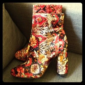 So Me Chelsy boots size 9